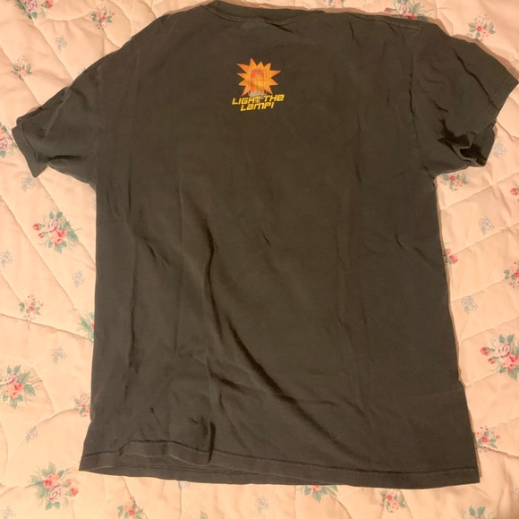 Men’s Medium Cow Playing Hockey T-Shirt. - Picture 3 of 3